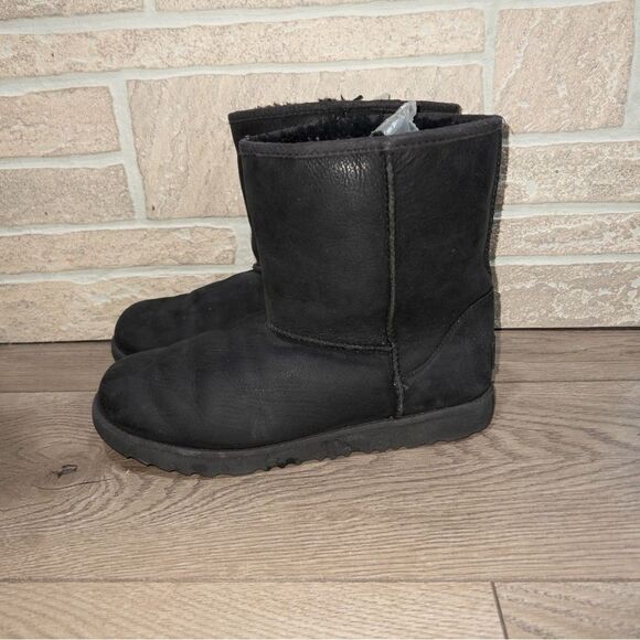 Ugg Black Classic Short‎ II Sheepskin Snow Boots Size 6 - Picture 1 of 6
